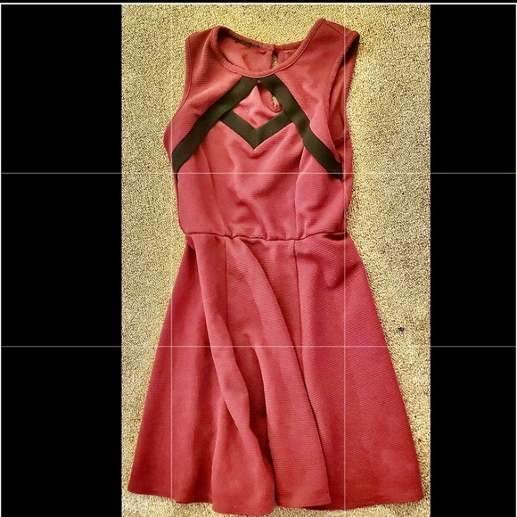 Adult Womens Dress. Used. Great Condition. No Damage & No Stains Either. - Picture 1 of 1